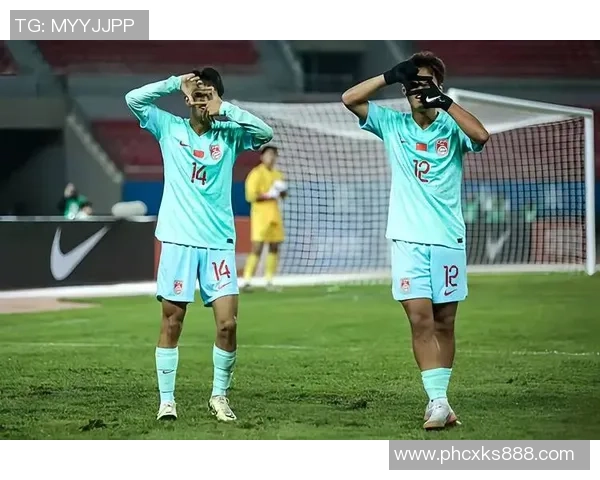 足球明星化身普通人踢球展现真实魅力与激情的精彩瞬间